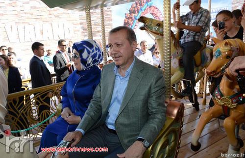 Photo Turkish President Erdogan and his wife (3)