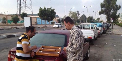 Interesting Photos hookah and backgammon in the queue for petrol stations (7)