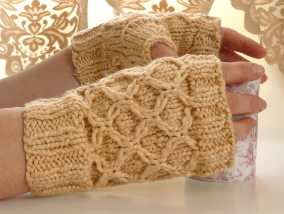 Knitted gloves without fingers (2)