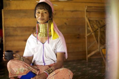 Myanmar's neck ring women (2)