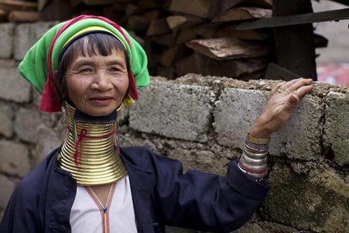 Myanmar's neck ring women (3)