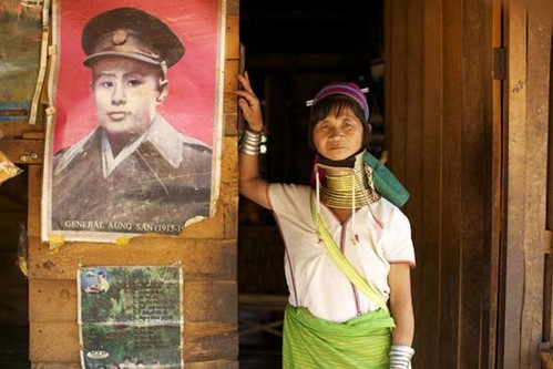 Myanmar's neck ring women (4)