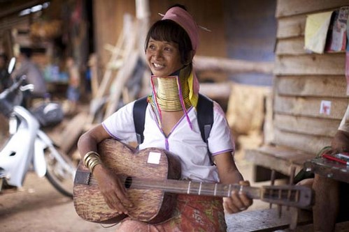Myanmar's neck ring women (6)