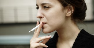 woman-smoking-berroz.ir