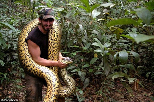 Photo-of-a-man-being-eaten-by-a-snake-(5)