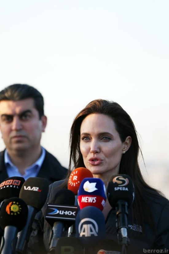 Photos of Angelina Jolie in Iraq (12)