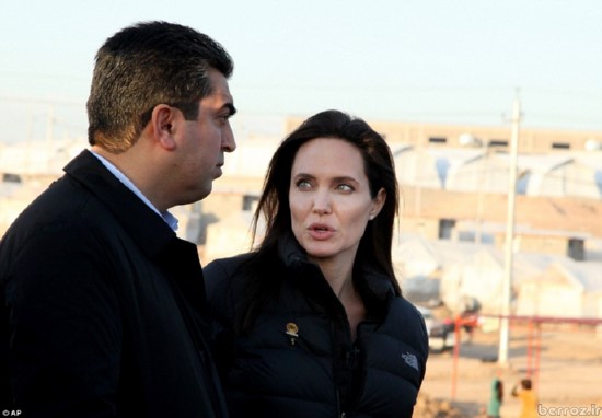 Photos of Angelina Jolie in Iraq (3)