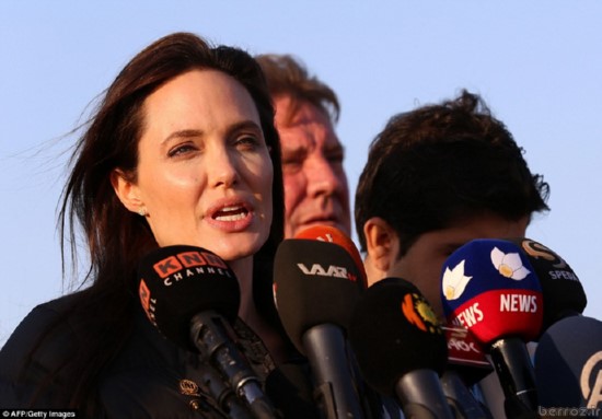 Photos of Angelina Jolie in Iraq (9)