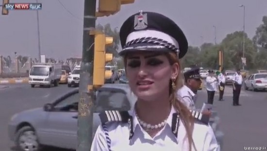 Funny pictures of women police officers in Iraq with makeup and jewelry! (1)