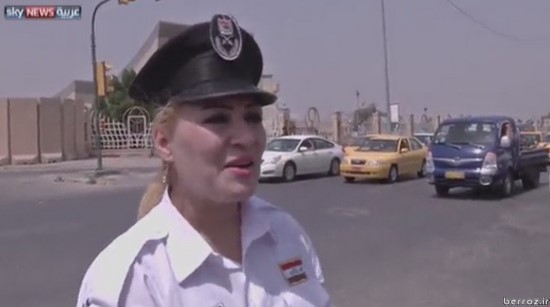 Funny pictures of women police officers in Iraq with makeup and jewelry! (3)
