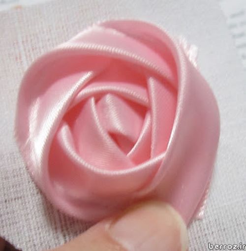 How to Make a Flat Ribbon Rose (10)
