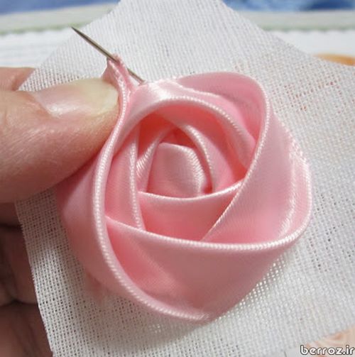 How to Make a Flat Ribbon Rose (11)