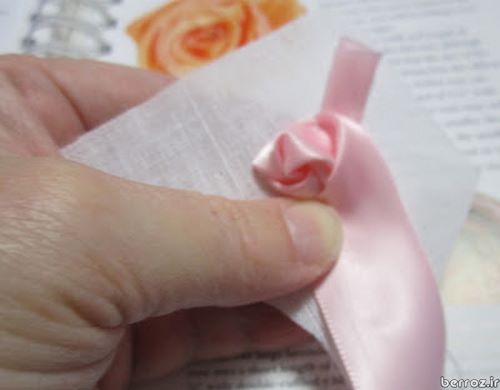 How to Make a Flat Ribbon Rose (5)