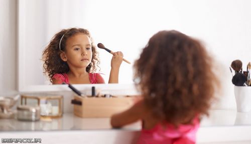 علاقه کودک به لوازم آرایش